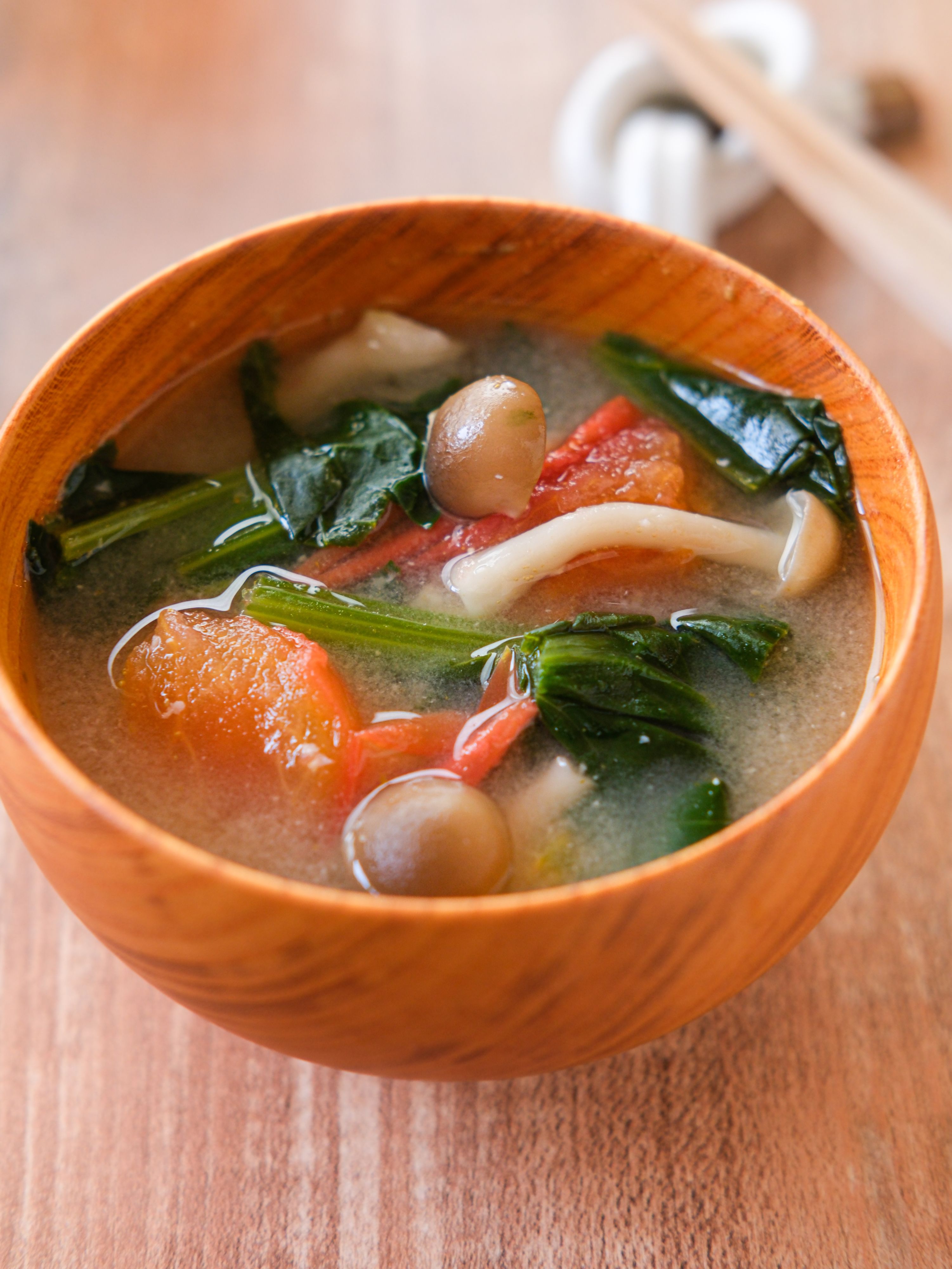 トマトとほうれん草のお味噌汁】酸味とまろやかさがおいしい
