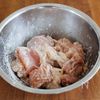 『チキンとなすとオクラのマスタードバジル炒め』絶品！夏おかずの工程1