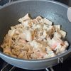 【チーズまみれ♡豚バラとマロニーのトマキム炒め】食卓へどーんの工程1