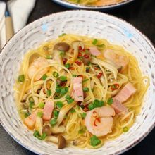 にんにく香るピリ辛【エビベーコンの和風ペペロンスープパスタ】