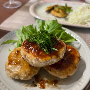 あすこの作ってみた!投稿(【梅しそつくね】ワンパンで簡単◎タレは調味料2つだけ！)