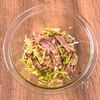 混ぜてのせるだけ◎やみつき【ねぎだく焼豚丼】の工程2