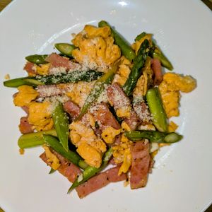 joe sanの作ってみた!投稿(【アスパラガスとベーコンの卵炒め】ご飯もお酒もすすむ！)