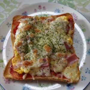 KUMIKOの作ってみた!投稿(コメダ風♪【たっぷり卵のピザトースト】)