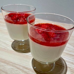 momoの作ってみた!投稿(口どけなめらか♡いちごのパンナコッタ)