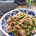 おかかの風味もイイ♡豚ばらとアスパラと舞茸のレモン生姜炒め