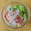 【きゅうりとカニカマのナムル】切って和えるだけ♪やみつき！の工程1