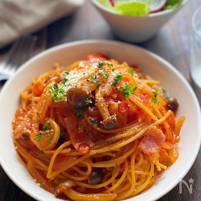 ワンパン！ベーコンとしめじのトマトパスタ