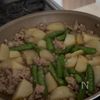 新じゃがとスナップえんどうの生姜そぼろ餡の工程3