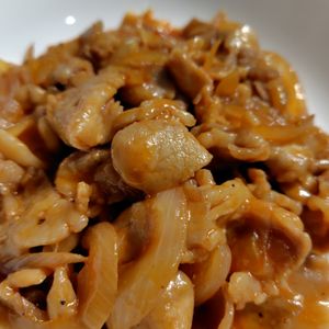 たまの作ってみた!投稿(豚こま肉で絶品丼ぶり！『韓国風甘辛豚こま丼♡温玉のっけ』)