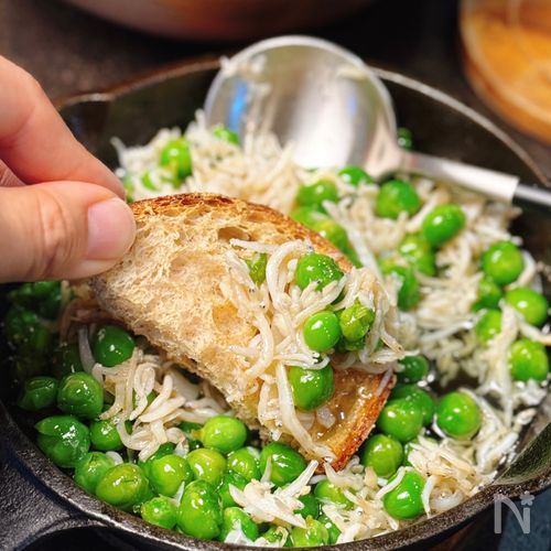 パン泥棒なおいしさ♪【えんどう豆としらすのアヒージョ】