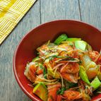 サーモンとホタテとアボカドと香味野菜の塩昆布和え