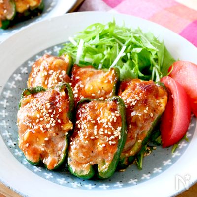 【ピーマンの豚こまチーズ詰め】お手軽食材でボリュームおかず