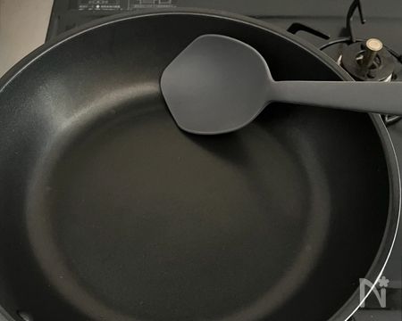 鍋やフライパンの角にぴったりフィット