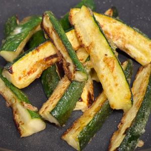 えみりんの作ってみた!投稿(【ズッキーニの唐揚げ】サクッとじゅわとろ♡夏おかず🌈)