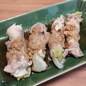 ゆの作ってみた!投稿(簡単すぎる！レンジで【レタスの豚バラ巻き】ごまポン酢だれ♡)