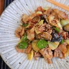 ＼白飯がっつり／夏野菜と豚バラのにんにくみそだれ炒め
