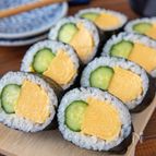 簡単激うま！だし巻き玉子と丸ごときゅうりの太巻き寿司