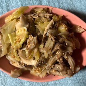 チョビの助の作ってみた!投稿(春キャベツをたっぷり消費！『春キャベツときのこの中華風和え』)