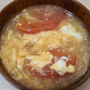 ともの作ってみた!投稿(簡単5分！トマトと卵のとろみコンソメスープ)