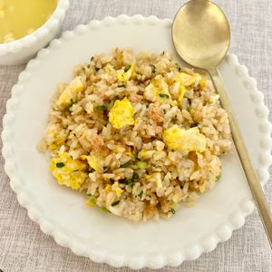 のりのり🐾🎀🤍の作ってみた!投稿(新しい器で食べる「簡単鮭フレーク焼き飯」)