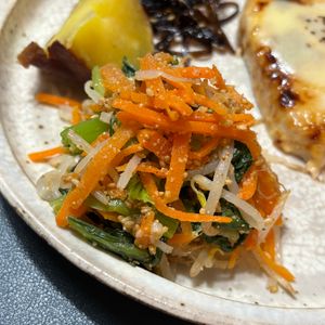 あなぼんごはんの作ってみた!投稿(やみつき【野菜の3色ナムル】レンジで簡単!)
