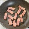 夏野菜で簡単【ズッキーニとベーコンのガーリック焼き】の工程2