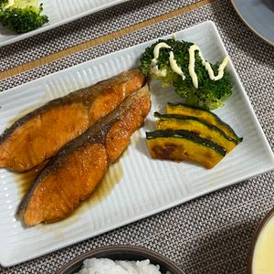 まるの作ってみた!投稿(【鮭のムニエル*レモンバター醤油】食べてびっくりの美味さ!)