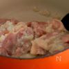 材料入れて煮込むだけ【鶏じゃが塩バターポトフ】の工程2