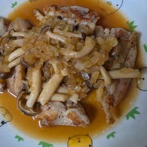 花月雨音🪷の作ってみた!投稿(ご飯がすすむ!きのこと玉ねぎの和風ソースチキン)