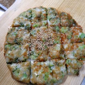 コスモスの作ってみた!投稿(【ブロッコリーと長芋のもっちり和風チーズチヂミ】だし風味♬︎)