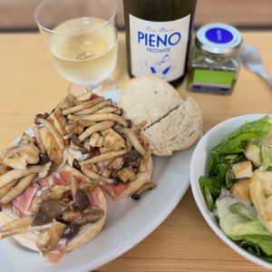 Tsuneaki Okadaの作ってみた!投稿(秋の味覚たっぷり🍄【腸活きのこと生ハムのタルティーヌ】)