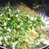 お昼ごはんにちょうど良い大根の葉っぱとちくわのペペロンチーノの工程1