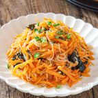腸活◎【にんじんと白滝の旨辛キムチ炒め】食欲そそる♡