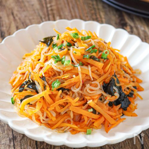 腸活◎【にんじんと白滝の旨辛キムチ炒め】食欲そそる♡