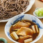 　鶏むね肉で手軽に！【鴨せいろ風そば】つけづゆがとろ〜り♪