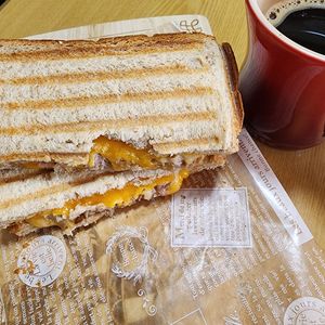 ナムディの作ってみた!投稿(コーンチーズのとろ～りホットサンド)