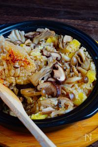 食卓を盛り上げる【土鍋で炊き込みご飯】