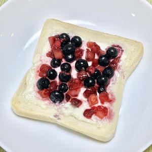 キャピタンの作ってみた!投稿(チーズケーキのような味わい♪サワークリームのベリートースト)