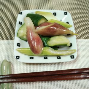 M＊Pの作ってみた!投稿(セロリ・茗荷・きゅうりの昆布茶漬け)