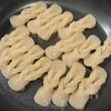 フライパンで乾煎り!手綱蒟蒻【おせち料理】の工程2