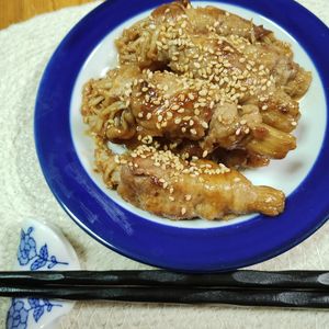 M＊Pの作ってみた!投稿(辛味噌でご飯がすすむ😍エリンギの豚こま巻き♡)