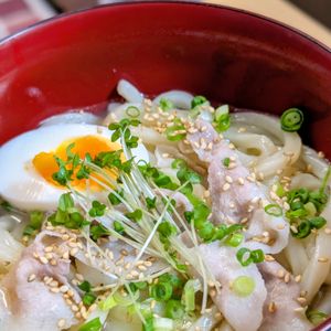 まゆのの作ってみた!投稿(【レンジで一発！激うま♡︎ねぎ塩豚うどん】ランチ/夜食/簡単)