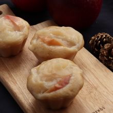 砂糖不使用なのにほんのり甘い。米粉で作る煮りんごの蒸しパン。