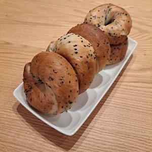 Mrs Minの作ってみた!投稿(【プロが教える】試作を重ねたカリもち！胡麻ベーグル)