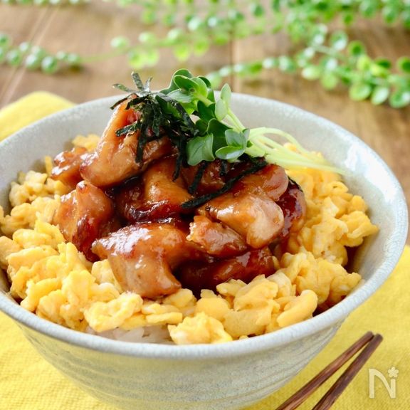 鶏照り焼き丼（焼き鳥丼）