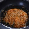 食材2つで簡単!【にんじんと白滝の中華風ごま炒め】腸活にも◎の工程5
