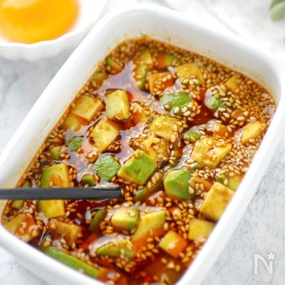 5分で簡単ごはん泥棒！ピリ辛アボカド漬け