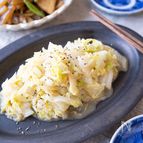 旬野菜を手軽にたっぷり食べよう♪白菜のポン酢マヨ炒めサラダ