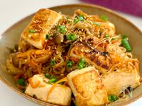 まるで麺！豆腐としらたきの甘辛にんにく炒め【ごはんすすむ】